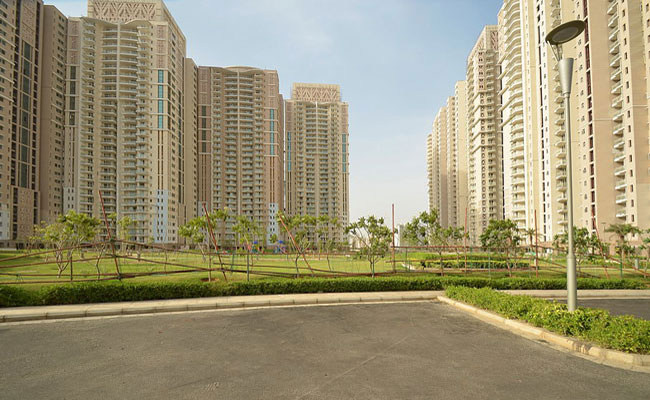 DLF Park Place — Clubhouse & Amenities