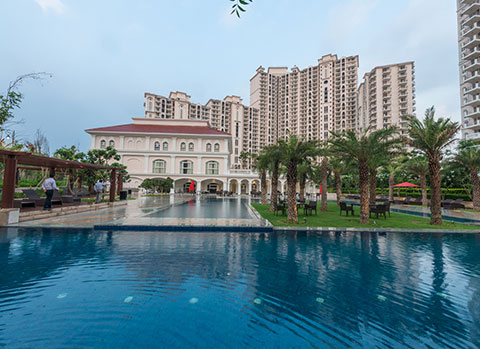 DLF Regal Gardens — Clubhouse & Amenities