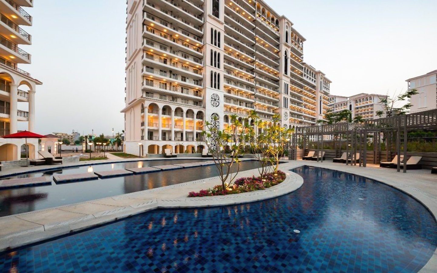 DLF Skycourt — Clubhouse & Amenities