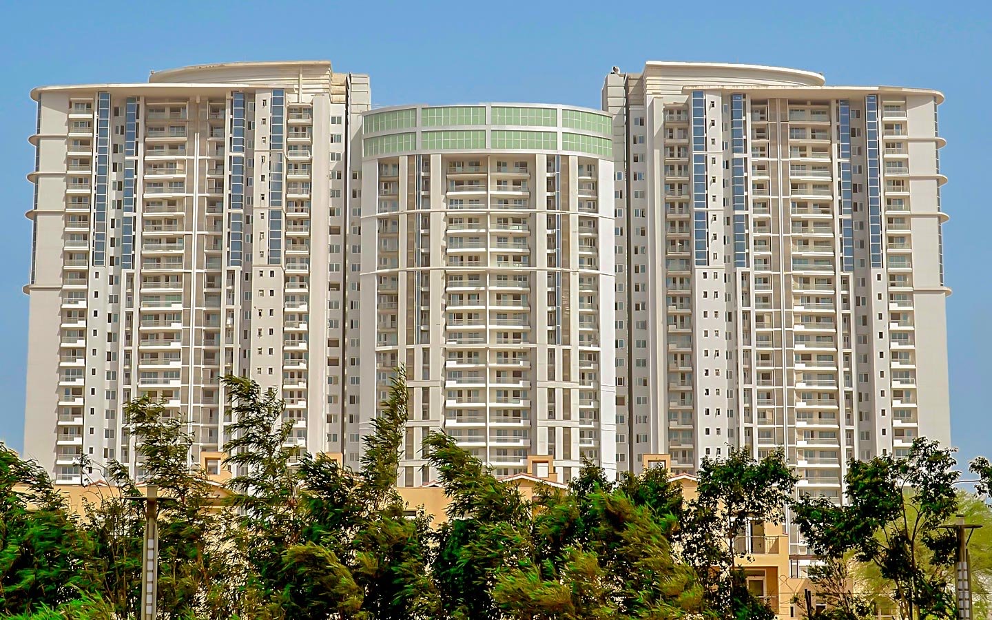DLF The Belaire — Clubhouse & Amenities