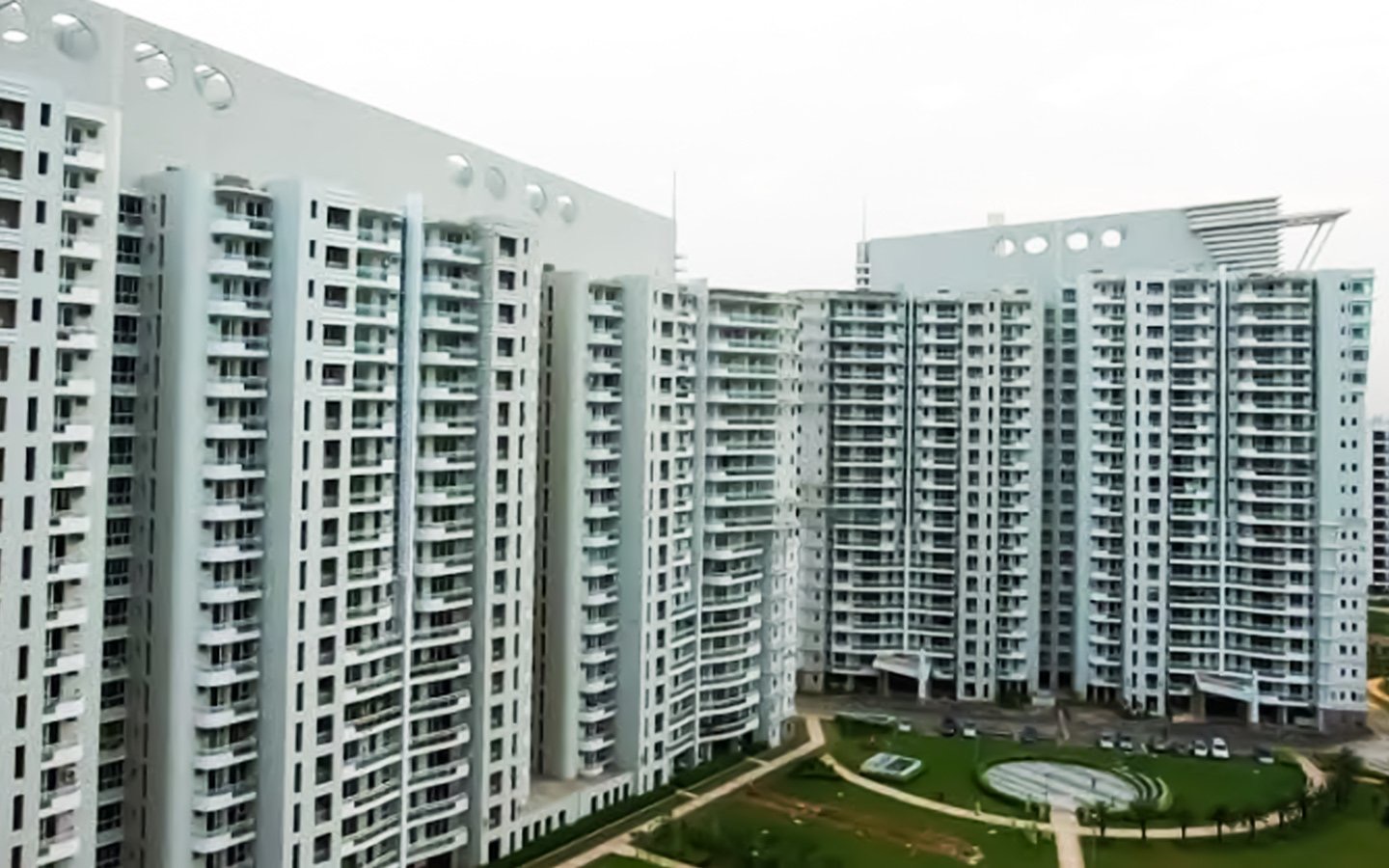 DLF The Icon — Clubhouse & Amenities