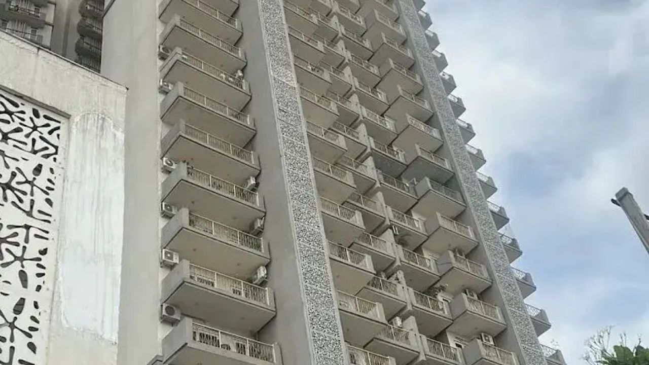 Pareena Micasa — Tower Facade Close-Up