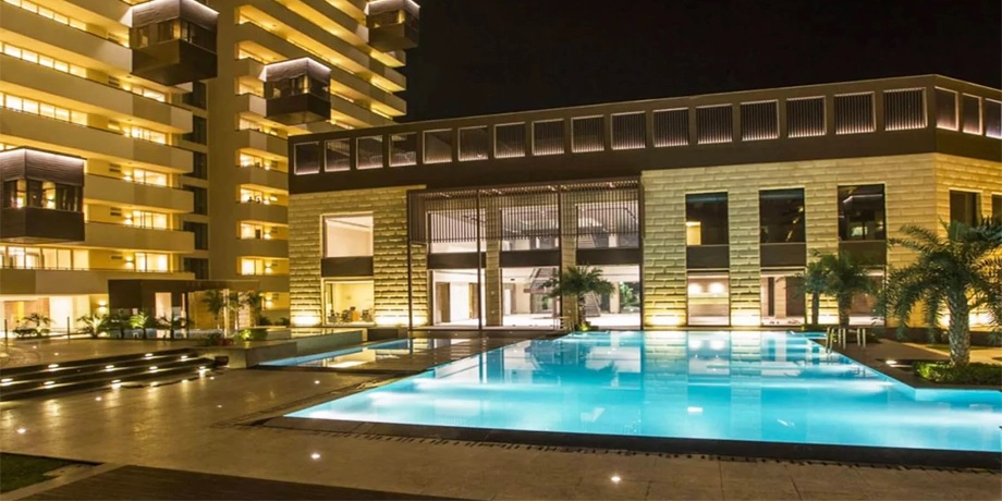 Salcon The Verandas — Clubhouse Pool Deck