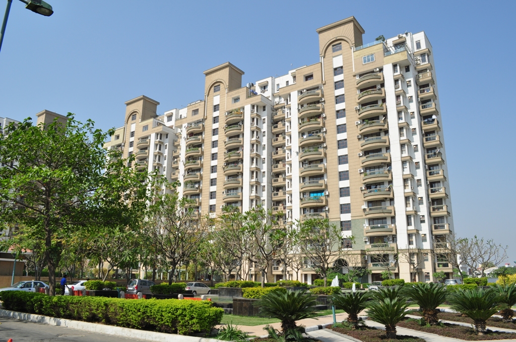 Vipul Green — Community Walkway